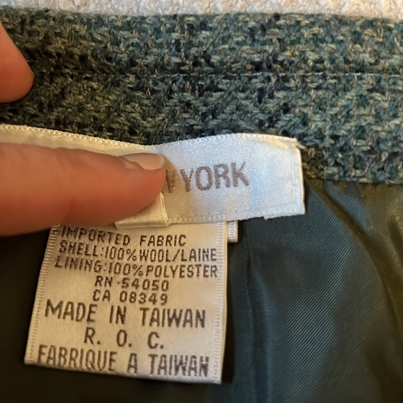 Women's 100% wool plaid Jones New York Pencil skirt, fully lined. Pristine. - Picture 4 of 8